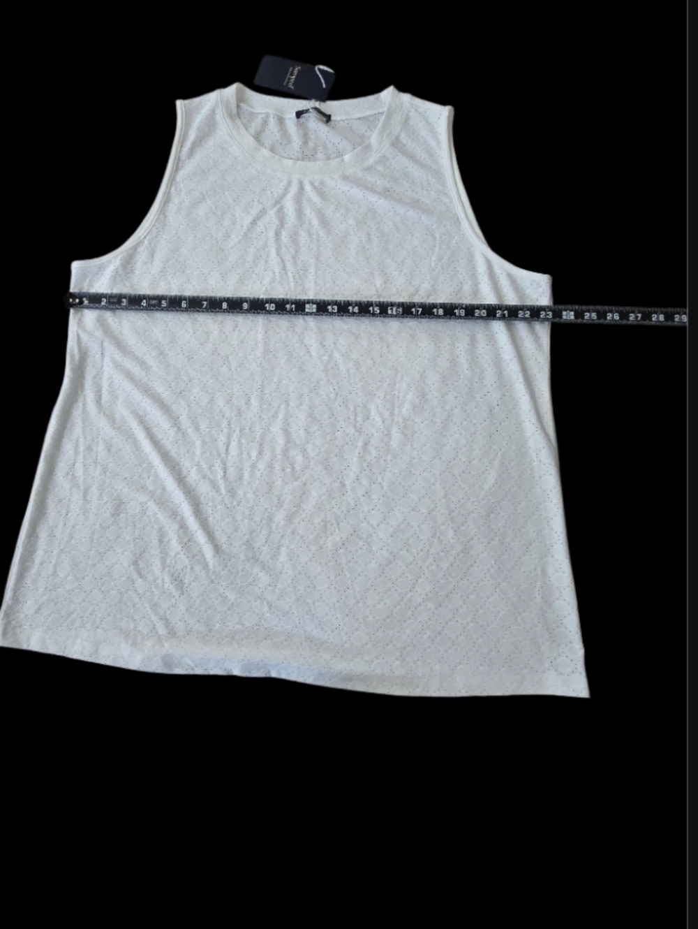 Women's Sleeveless Crewneck Eyelet Tank Top in White. XXL - Picture 6 of 9